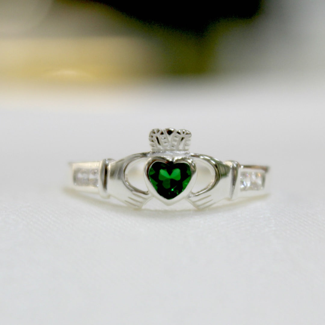 Delicate sales claddagh ring